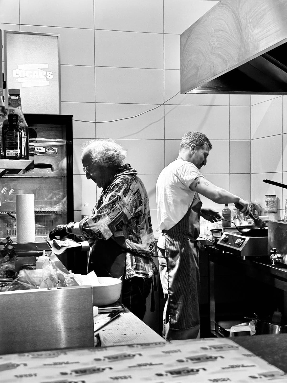 Daan en Hans Kemp samen in de keuken